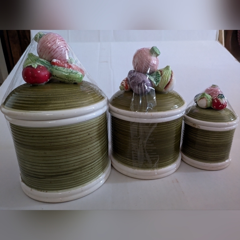 Garden Harvest RARE Find- Vintage 3 set jars cannisters with lids
